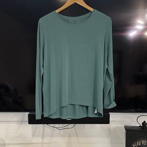 Athleta Teal Long Sleeve Top haut with ease